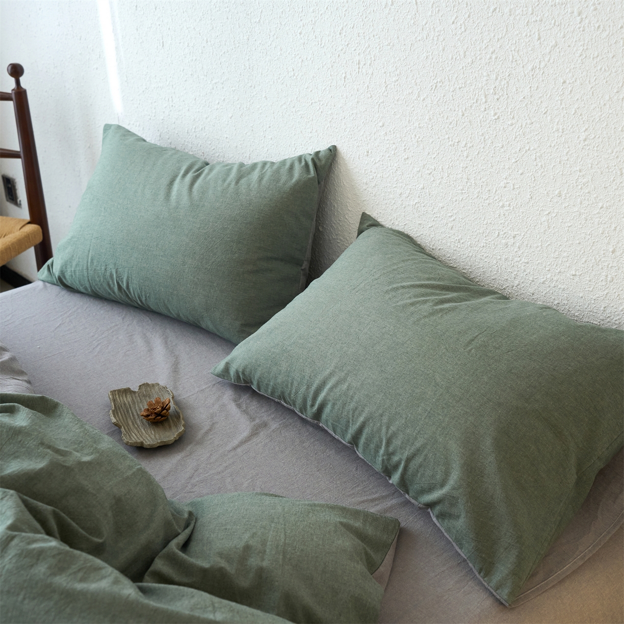 91家纺网 家纺一手货源 找家纺 兰紫橙家纺 2026新款A类色织纯色全棉水洗棉四件套 全棉水洗棉-松绿+浅灰