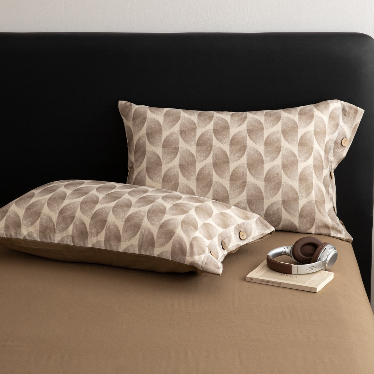 91家纺网 家纺一手货源 找家纺 简宜家居（朝初家纺） 2026新款亲肤舒适印花棉麻四件套 焦糖菱纹