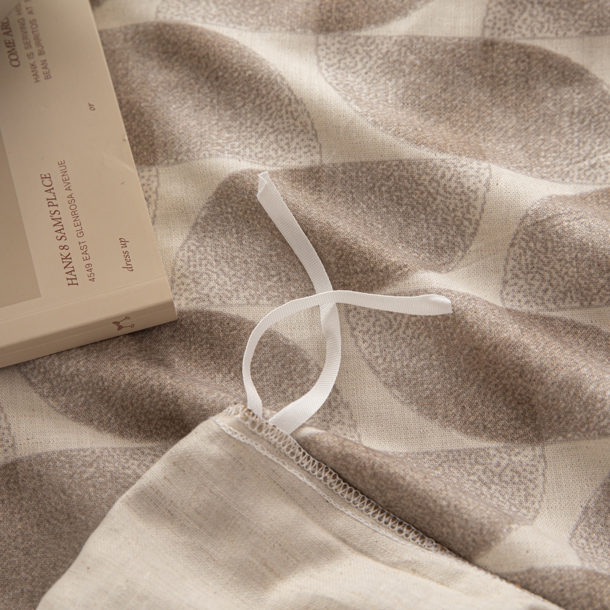 91家纺网 家纺一手货源 找家纺 简宜家居（朝初家纺） 2026新款亲肤舒适印花棉麻四件套 焦糖菱纹