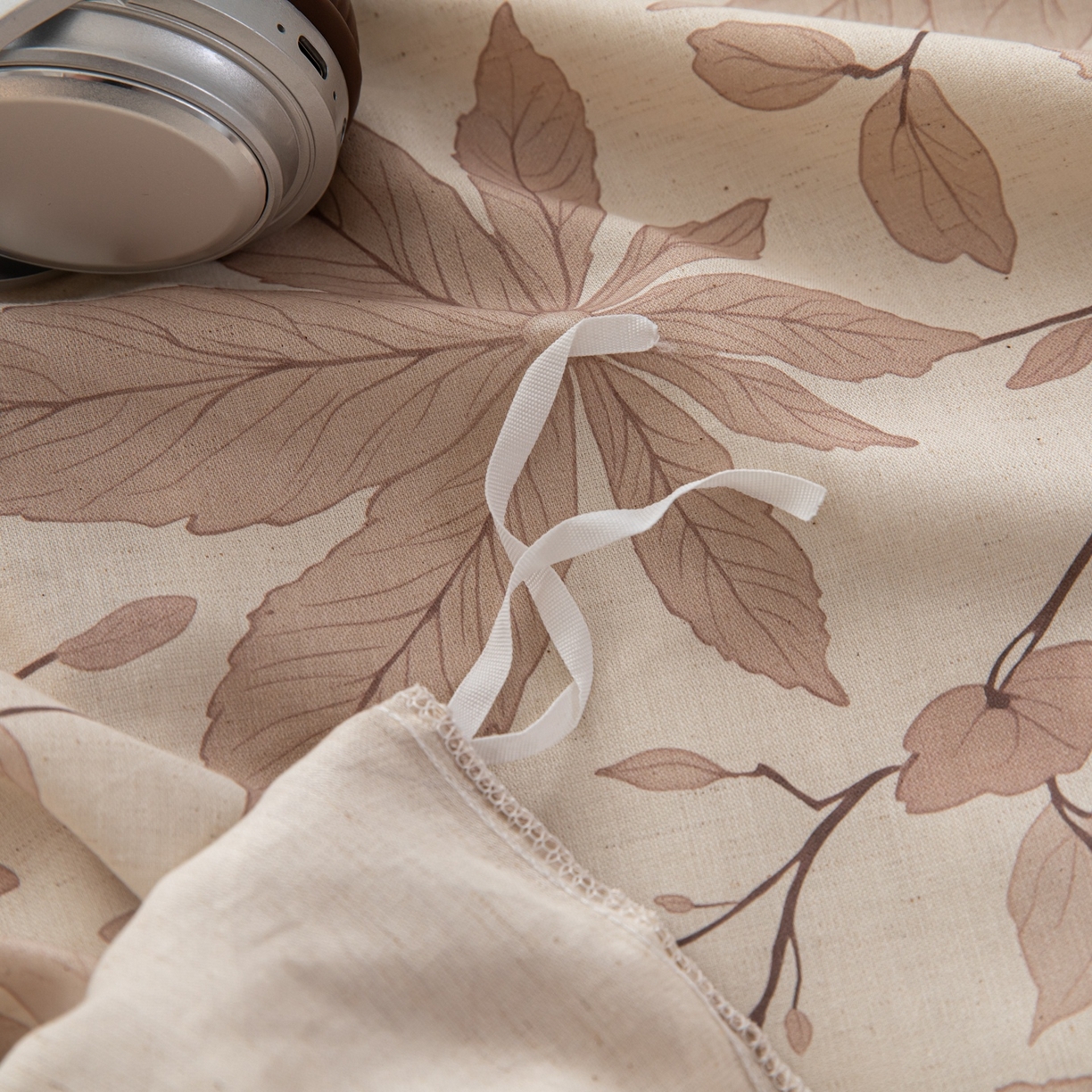 91家纺网 家纺一手货源 找家纺 简宜家居（朝初家纺） 2026新款亲肤舒适印花棉麻四件套 秋杏叶咖