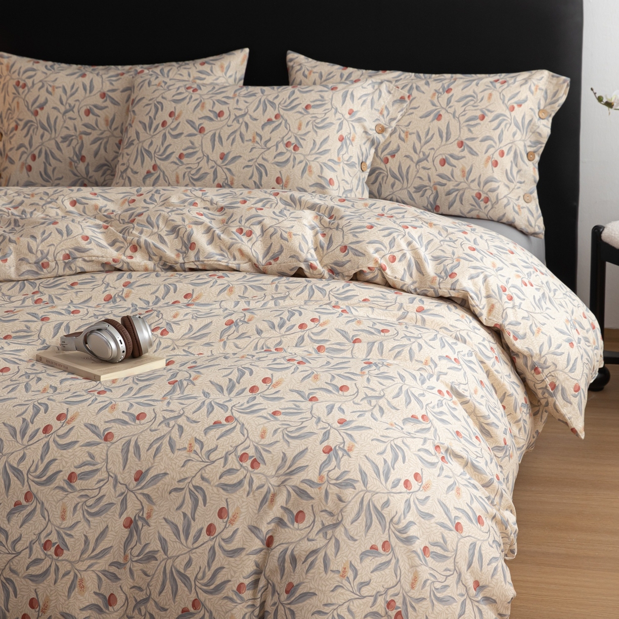 91家纺网 家纺一手货源 找家纺 简宜家居（朝初家纺） 2026新款亲肤舒适印花棉麻四件套 蓝叶红果