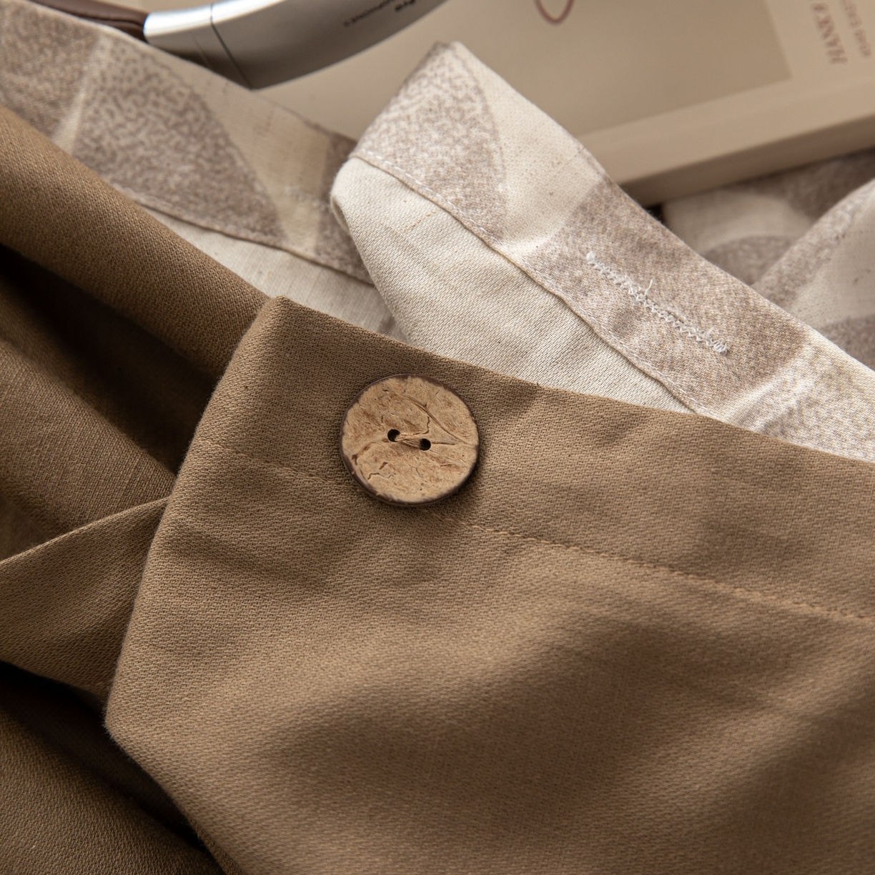 91家纺网 家纺一手货源 找家纺 简宜家居（朝初家纺） 2026新款亲肤舒适印花棉麻四件套 焦糖菱纹