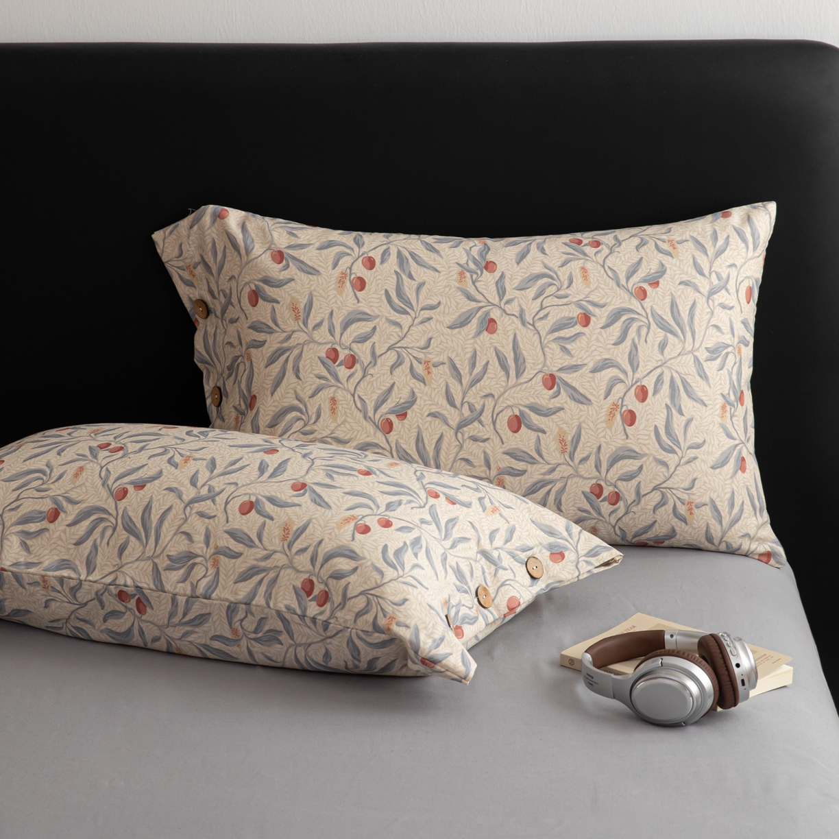 91家纺网 家纺一手货源 找家纺 简宜家居（朝初家纺） 2026新款亲肤舒适印花棉麻四件套 蓝叶红果