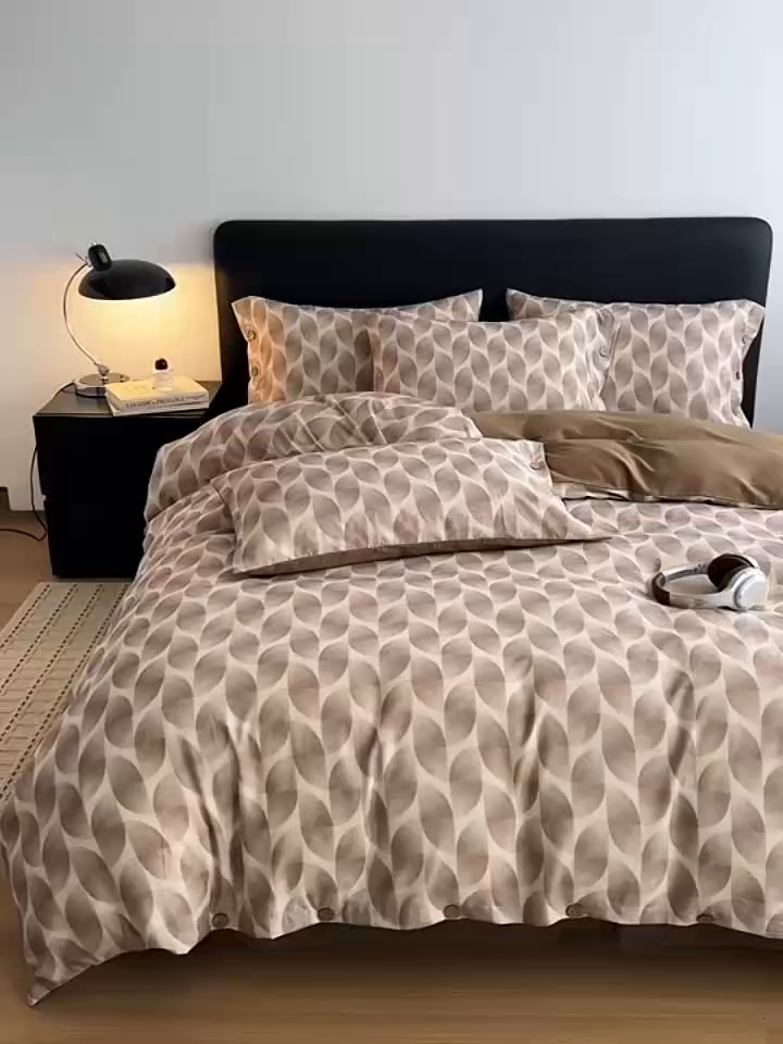 91家纺网 家纺一手货源 找家纺 简宜家居（朝初家纺） 2026新款亲肤舒适印花棉麻四件套 焦糖菱纹