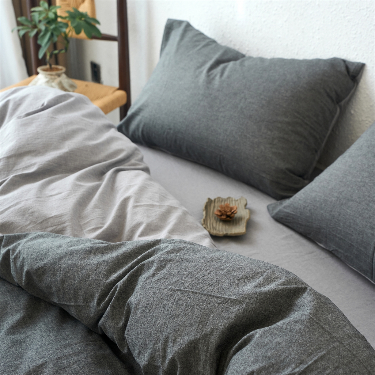 91家纺网 家纺一手货源 找家纺 兰紫橙家纺 2026新款A类色织纯色全棉水洗棉四件套 全棉水洗棉-月岩黑+浅灰