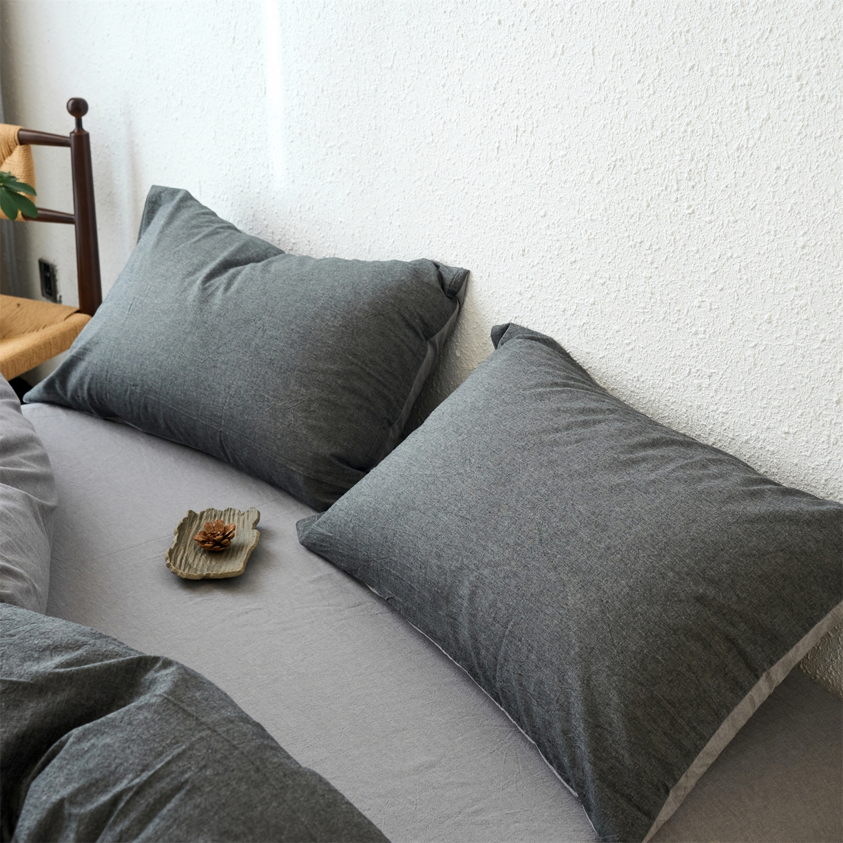 91家纺网 家纺一手货源 找家纺 兰紫橙家纺 2026新款A类色织纯色全棉水洗棉四件套 全棉水洗棉-月岩黑+浅灰