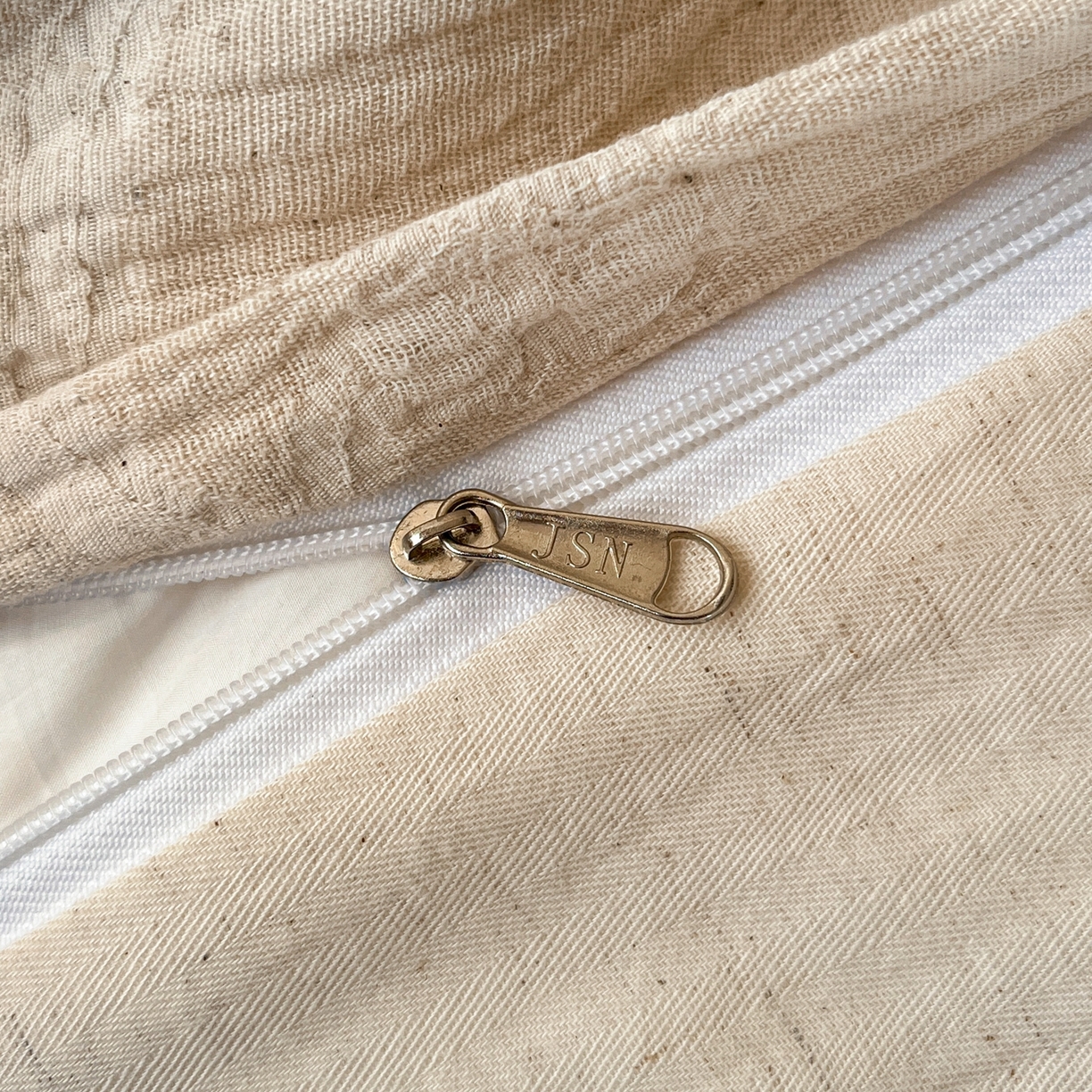 91家纺网 家纺一手货源 找家纺 金丝鸟家纺 2026春夏新款全棉纯棉棉麻提花四件套 花期如梦