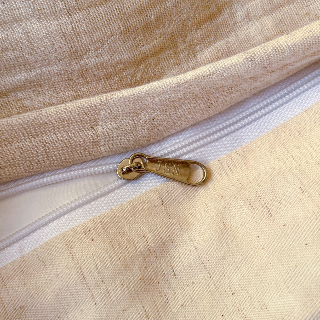 91家纺网 家纺一手货源 找家纺 金丝鸟家纺 2026春夏新款全棉纯棉棉麻提花四件套 听风絮