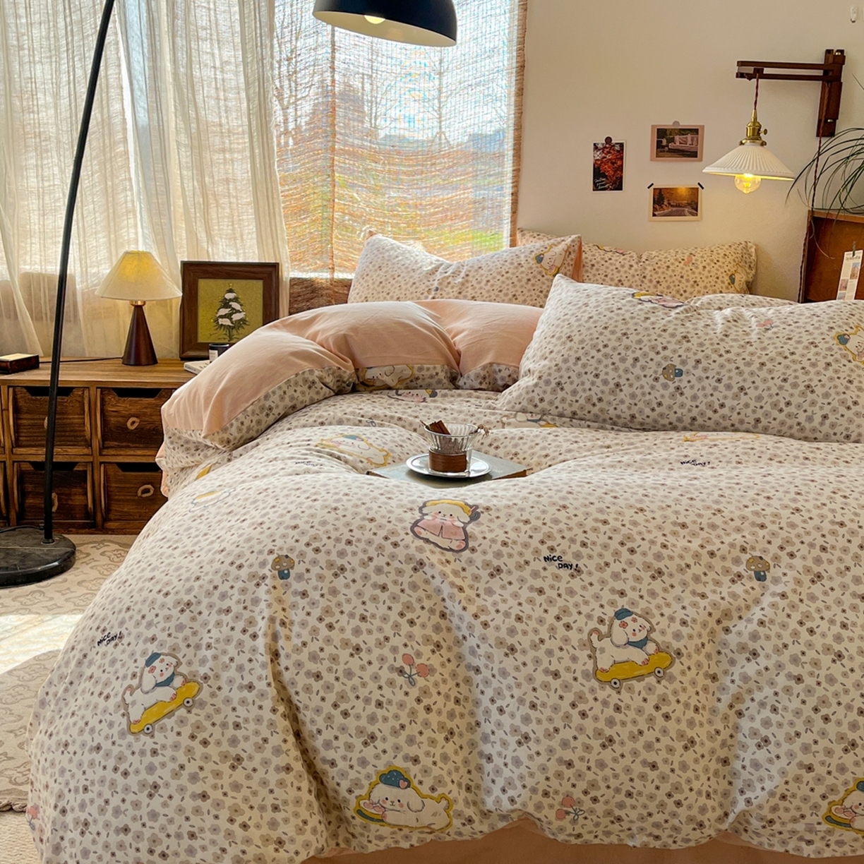 91家纺网 家纺一手货源 找家纺 金丝鸟家纺 2026春夏新款全棉纯棉棉麻印花四件套 狗狗花丛