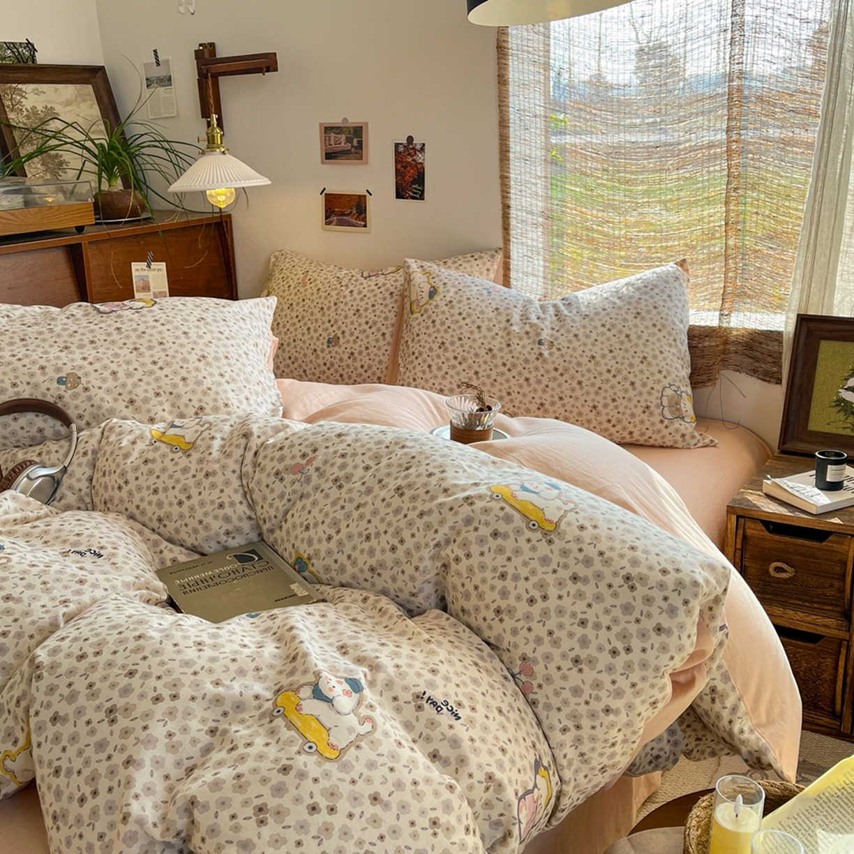 91家纺网 家纺一手货源 找家纺 金丝鸟家纺 2026春夏新款全棉纯棉棉麻印花四件套 狗狗花丛