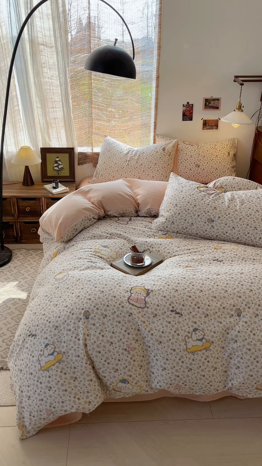 91家纺网 家纺一手货源 找家纺 金丝鸟家纺 2026春夏新款全棉纯棉棉麻印花四件套 狗狗花丛