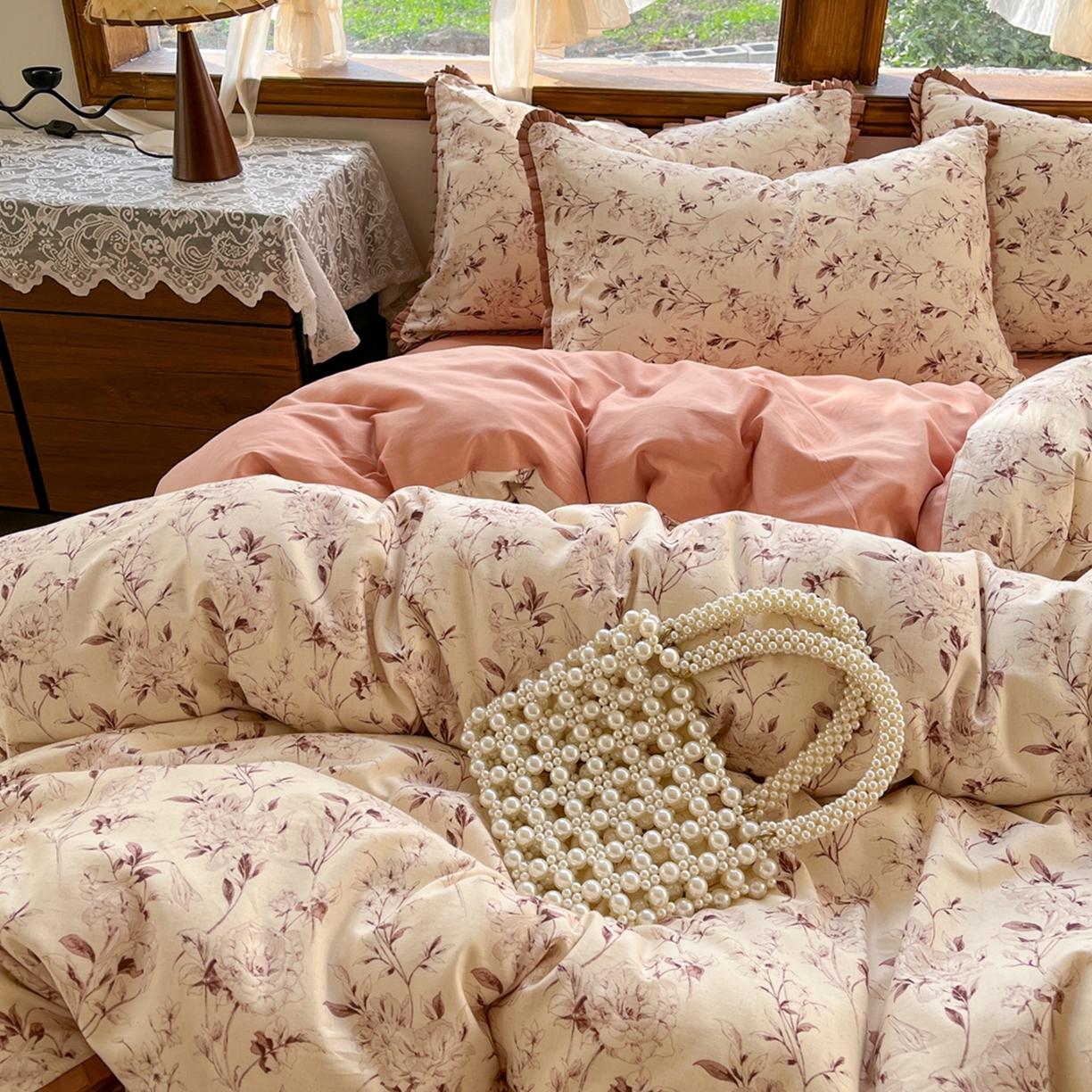 91家纺网 家纺一手货源 找家纺 金丝鸟家纺 2026春夏新款全棉纯棉棉麻印花木耳花边款四件套 摇曳