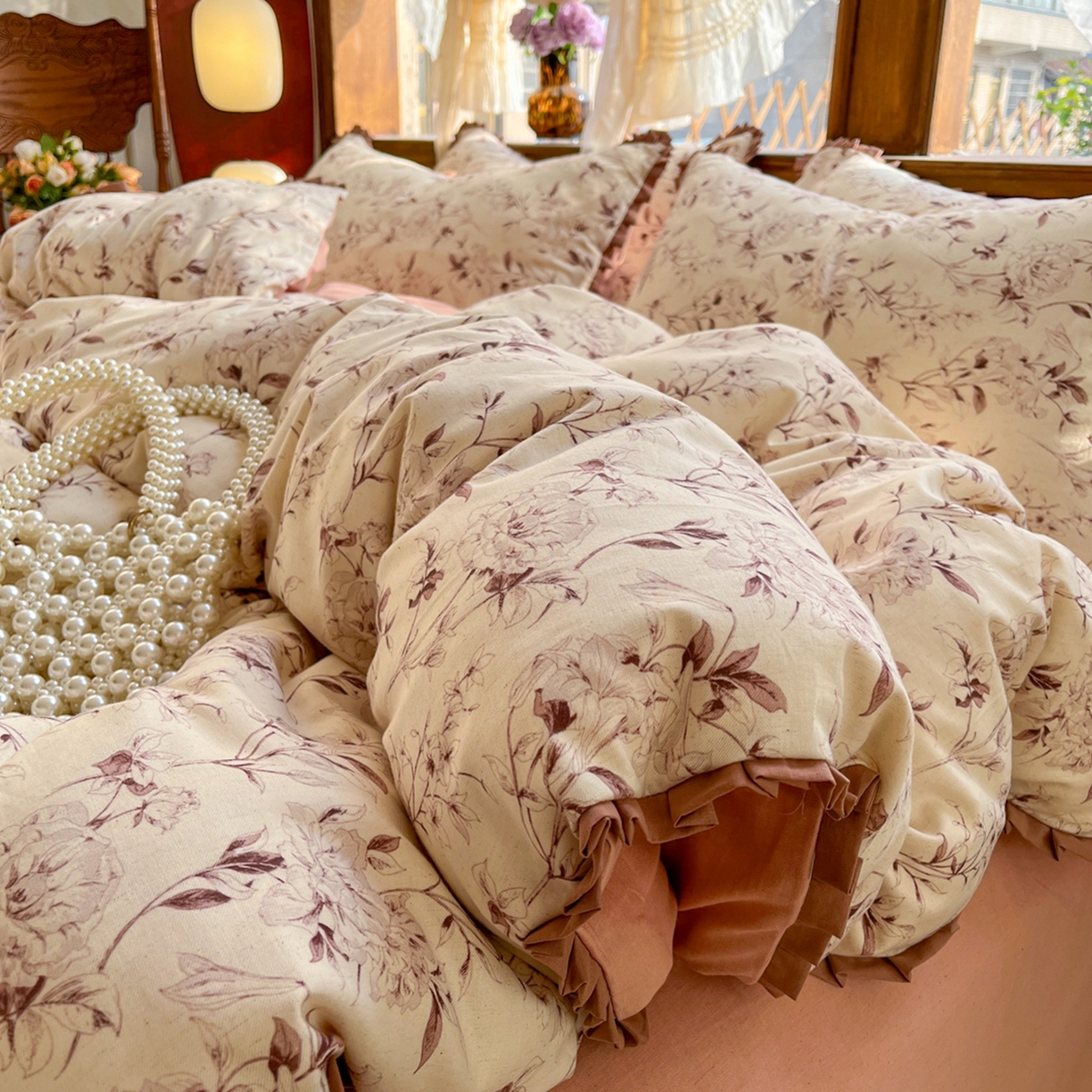 91家纺网 家纺一手货源 找家纺 金丝鸟家纺 2026春夏新款全棉纯棉棉麻印花木耳花边款四件套 摇曳