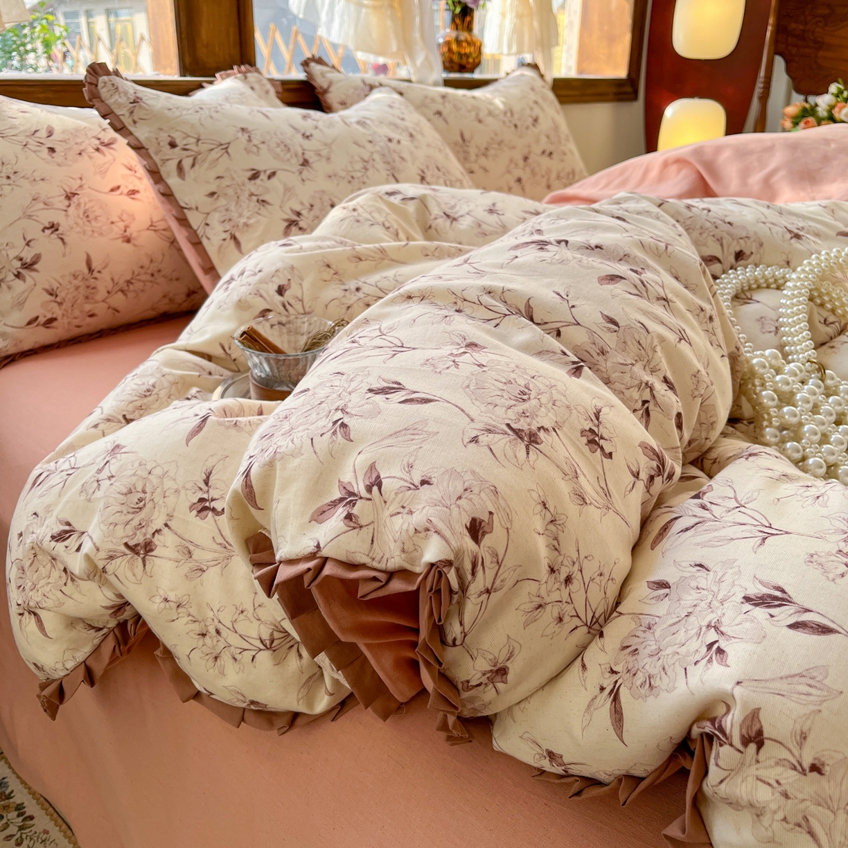 91家纺网 家纺一手货源 找家纺 金丝鸟家纺 2026春夏新款全棉纯棉棉麻印花木耳花边款四件套 摇曳