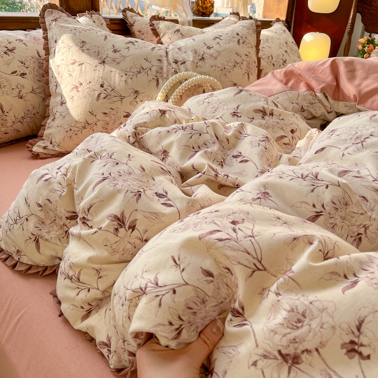 91家纺网 家纺一手货源 找家纺 金丝鸟家纺 2026春夏新款全棉纯棉棉麻印花木耳花边款四件套 摇曳