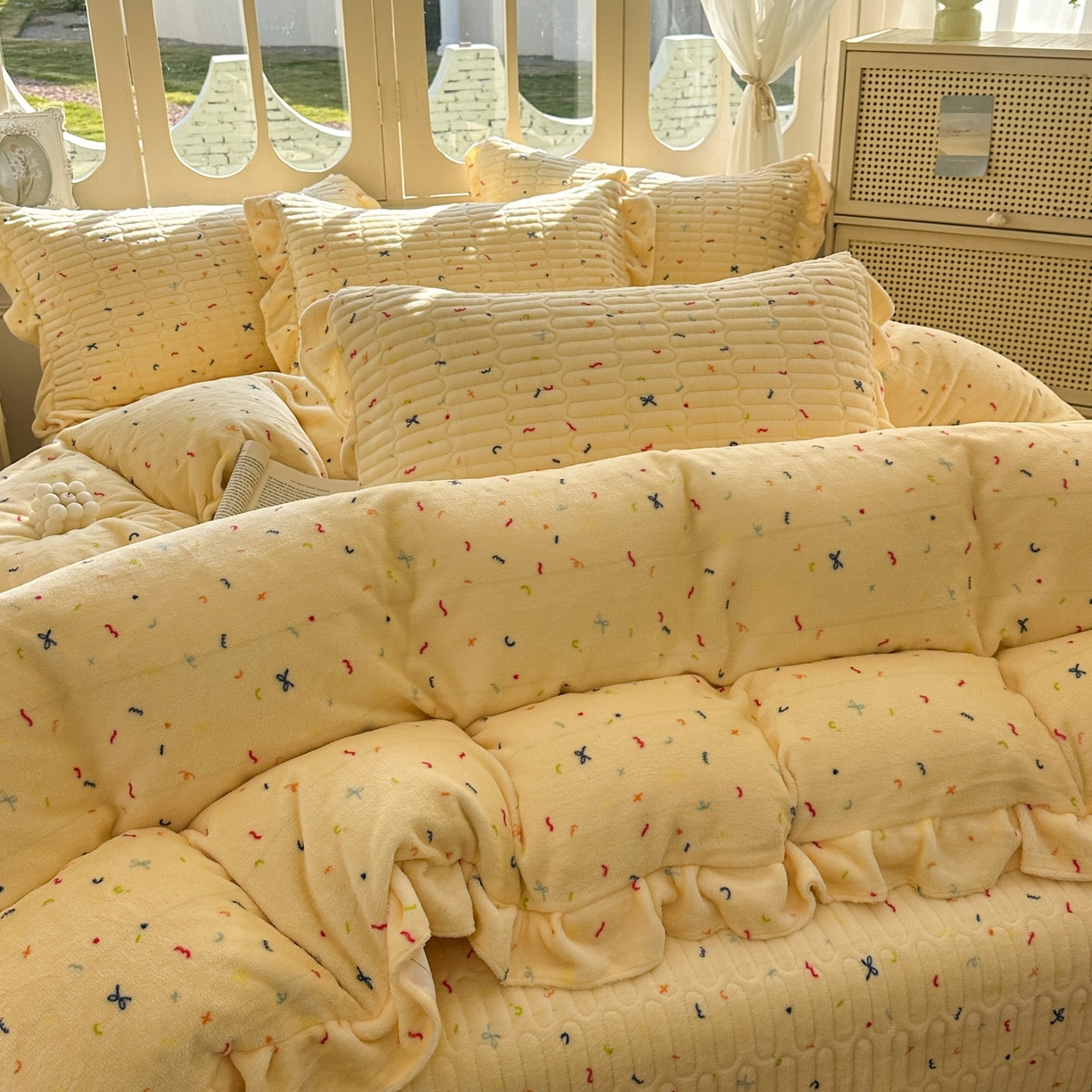 91家纺网 家纺一手货源 找家纺 （总）美梦家纺 2025新款牛奶绒花边夹棉床盖四件套