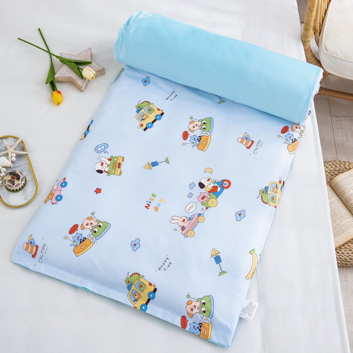 91家纺网 家纺一手货源 找家纺 乐秀 2026新款幼儿园双面四季款儿童床垫套+床垫芯 欢乐碰碰车