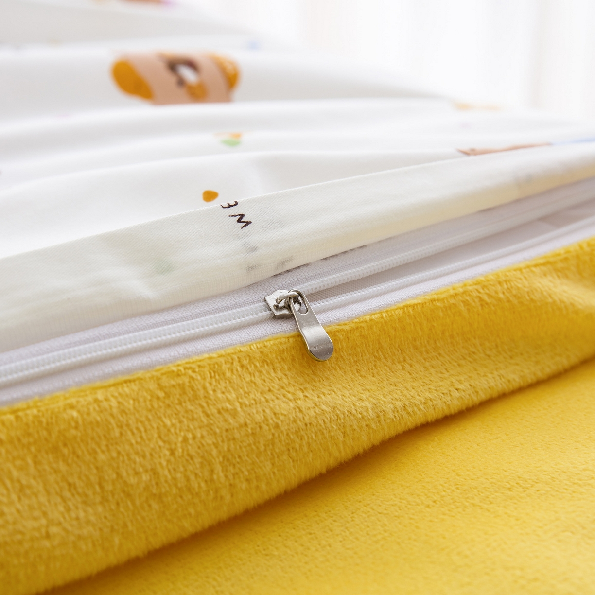 91家纺网 家纺一手货源 找家纺 乐秀 2026新款幼儿园双面四季款儿童床垫套+床垫芯 开心卡皮巴拉