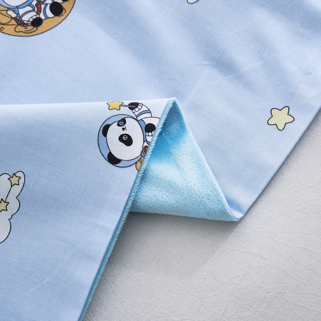 91家纺网 家纺一手货源 找家纺 乐秀 2026新款幼儿园双面四季款儿童床垫套+床垫芯 熊猫太空人