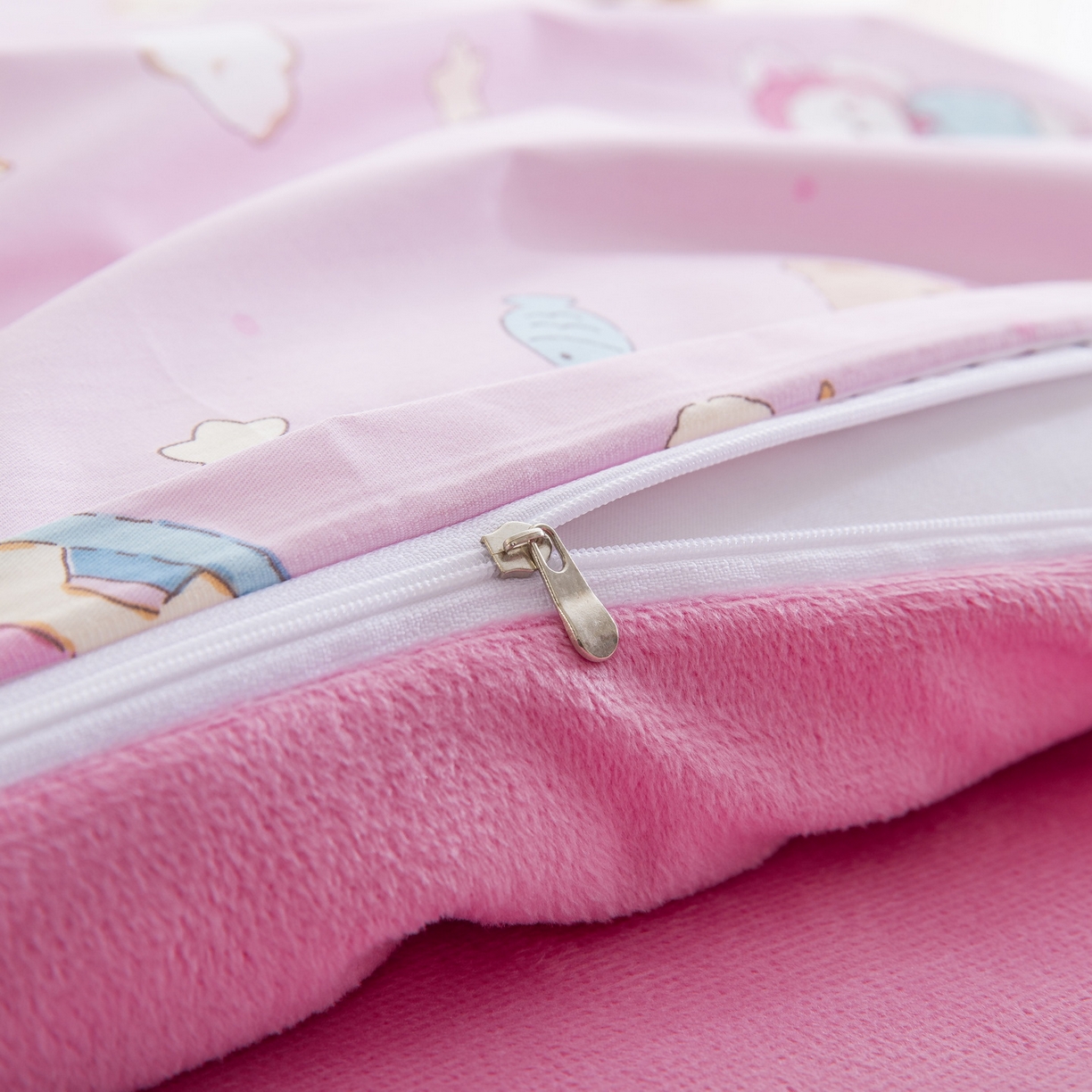 91家纺网 家纺一手货源 找家纺 乐秀 2026新款幼儿园双面四季款儿童床垫套+床垫芯 云朵小熊