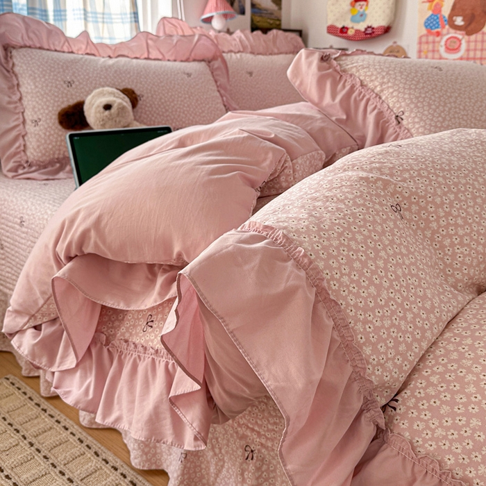91家纺网 家纺一手货源 找家纺 富米莱（原臻工厂） 2026春夏新款仿棉A类韩系大花边床盖床裙四件套 小花粉