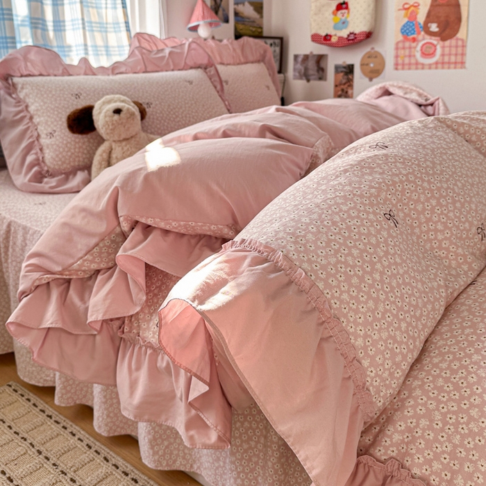 91家纺网 家纺一手货源 找家纺 富米莱（原臻工厂） 2026春夏新款仿棉A类韩系大花边床盖床裙四件套 小花粉