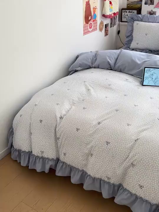 91家纺网 家纺一手货源 找家纺 富米莱（原臻工厂） 2026春夏新款仿棉A类韩系大花边床盖床裙四件套 小花蓝