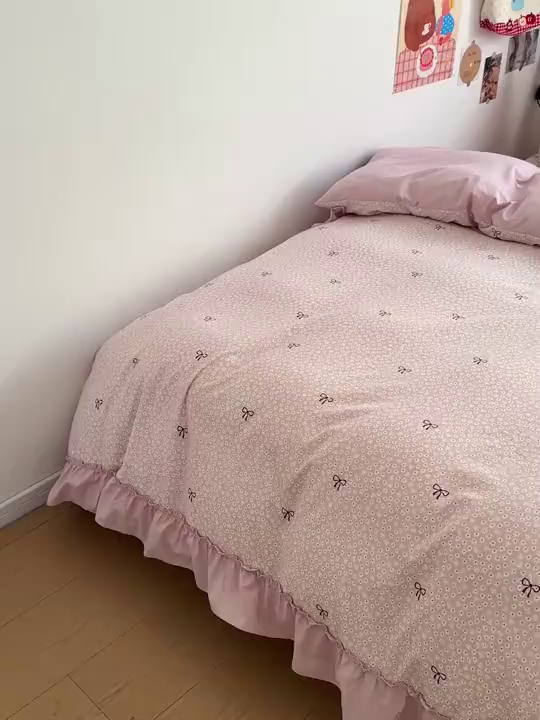 91家纺网 家纺一手货源 找家纺 富米莱（原臻工厂） 2026春夏新款仿棉A类韩系大花边床盖床裙四件套 小花粉