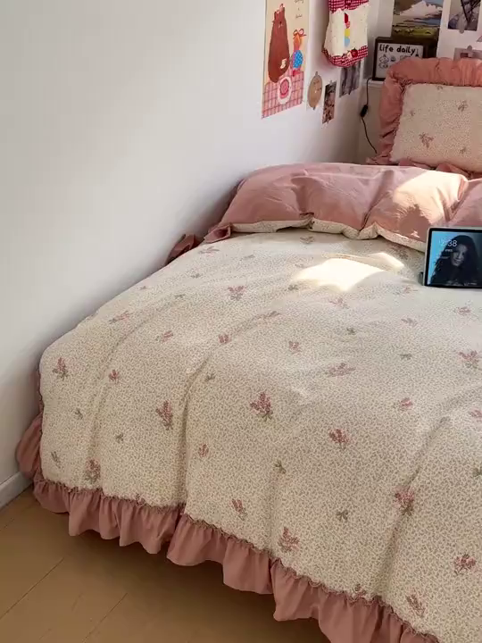 91家纺网 家纺一手货源 找家纺 富米莱（原臻工厂） 2026春夏新款仿棉A类韩系大花边床盖床裙四件套 晚樱落海