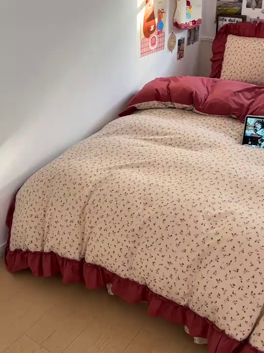 91家纺网 家纺一手货源 找家纺 富米莱（原臻工厂） 2026春夏新款仿棉A类韩系大花边床盖床裙四件套 花影