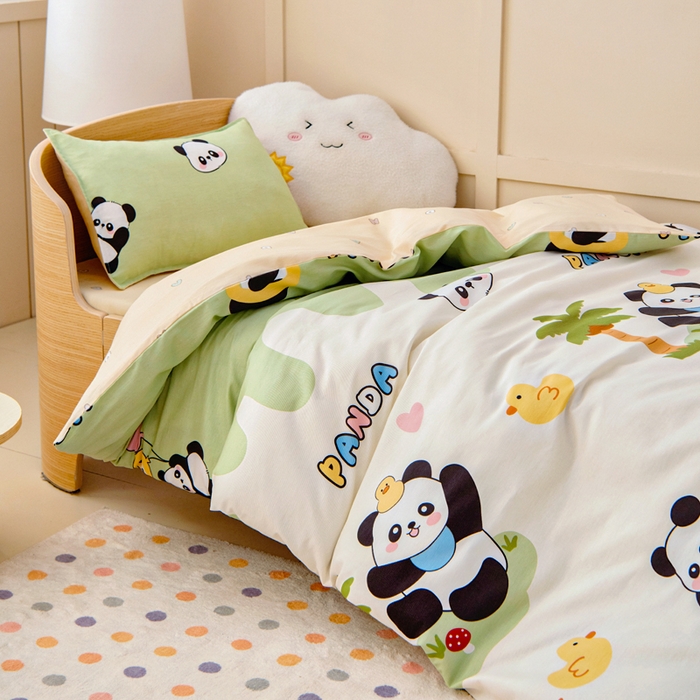 91家纺网 家纺一手货源 找家纺 鱼宝2026新款全棉幼儿园套件--萌趣系列 森林熊猫绿