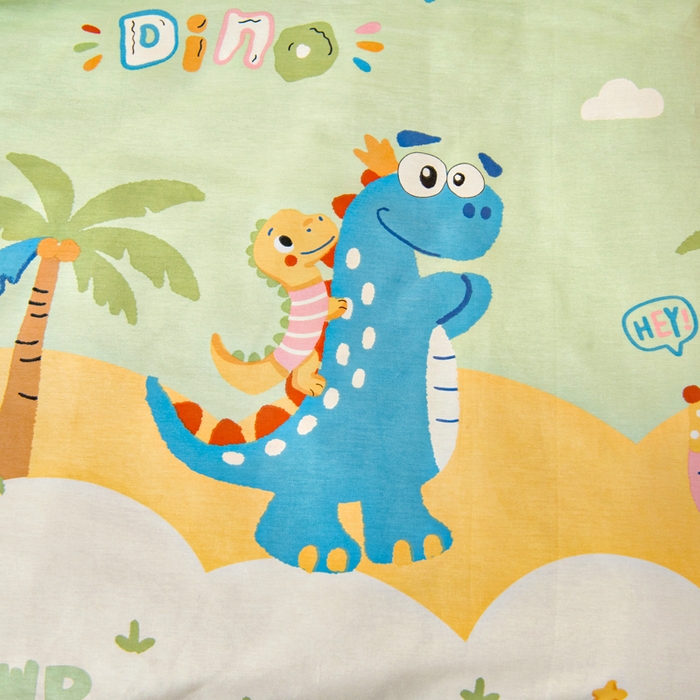 91家纺网 家纺一手货源 找家纺 鱼宝2026新款全棉幼儿园套件--萌趣系列 度假恐龙