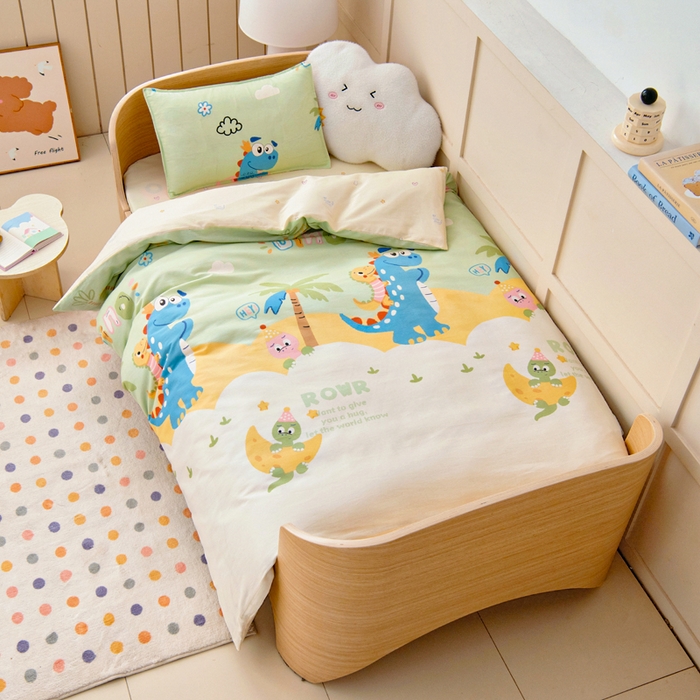 91家纺网 家纺一手货源 找家纺 鱼宝2026新款全棉幼儿园套件--萌趣系列 度假恐龙