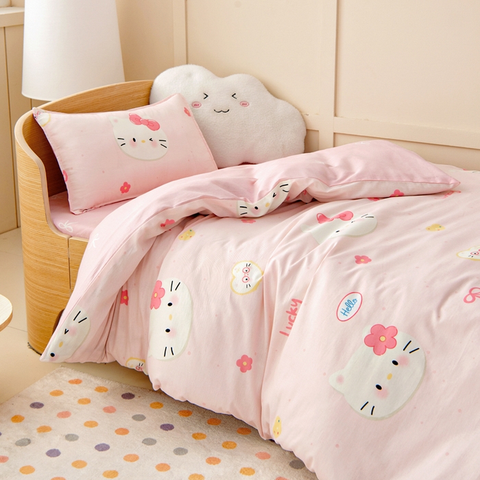 91家纺网 家纺一手货源 找家纺 鱼宝2026新款全棉幼儿园套件--萌趣系列 凯蒂甜梦