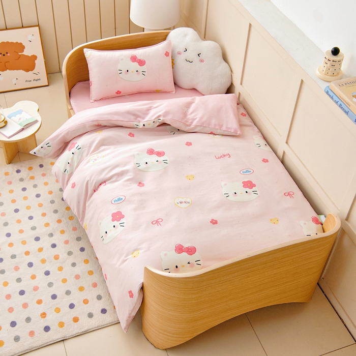 91家纺网 家纺一手货源 找家纺 鱼宝2026新款全棉幼儿园套件--萌趣系列 凯蒂甜梦