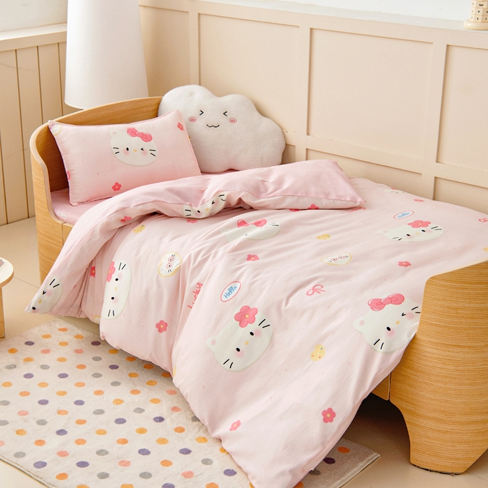 91家纺网 家纺一手货源 找家纺 鱼宝2026新款全棉幼儿园套件--萌趣系列 凯蒂甜梦