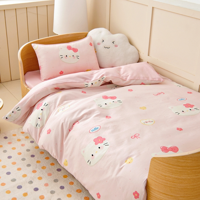 91家纺网 家纺一手货源 找家纺 鱼宝2026新款全棉幼儿园套件--萌趣系列 凯蒂甜梦