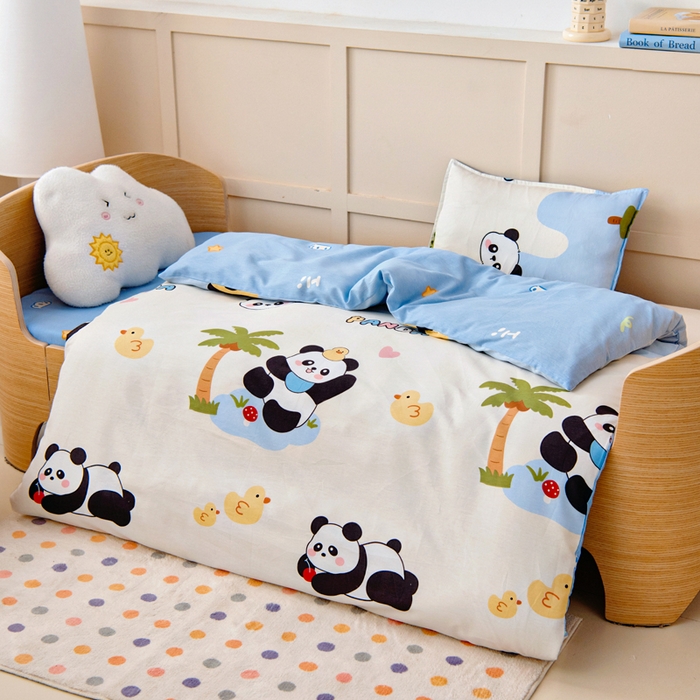 91家纺网 家纺一手货源 找家纺 鱼宝2026新款全棉幼儿园套件--萌趣系列 森林熊猫蓝