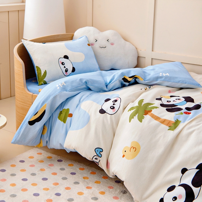 91家纺网 家纺一手货源 找家纺 鱼宝2026新款全棉幼儿园套件--萌趣系列 森林熊猫蓝