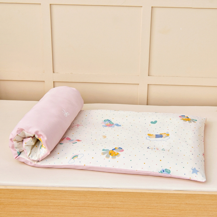 91家纺网 家纺一手货源 找家纺 鱼宝2026新款全棉幼儿园套件--萌趣系列 旋转木马