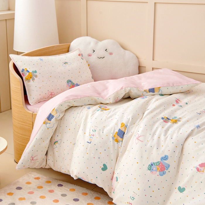 91家纺网 家纺一手货源 找家纺 鱼宝2026新款全棉幼儿园套件--萌趣系列 旋转木马