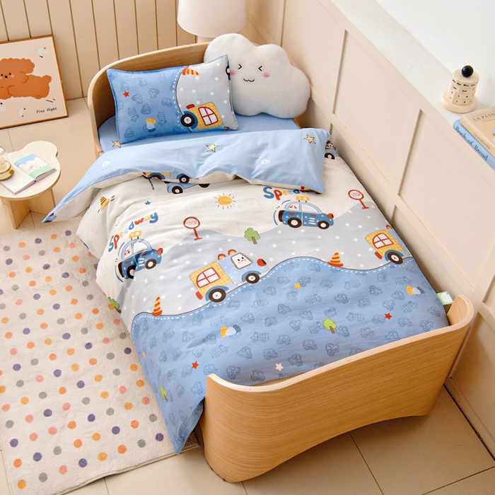 91家纺网 家纺一手货源 找家纺 鱼宝2026新款全棉幼儿园套件--萌趣系列 阳光车队