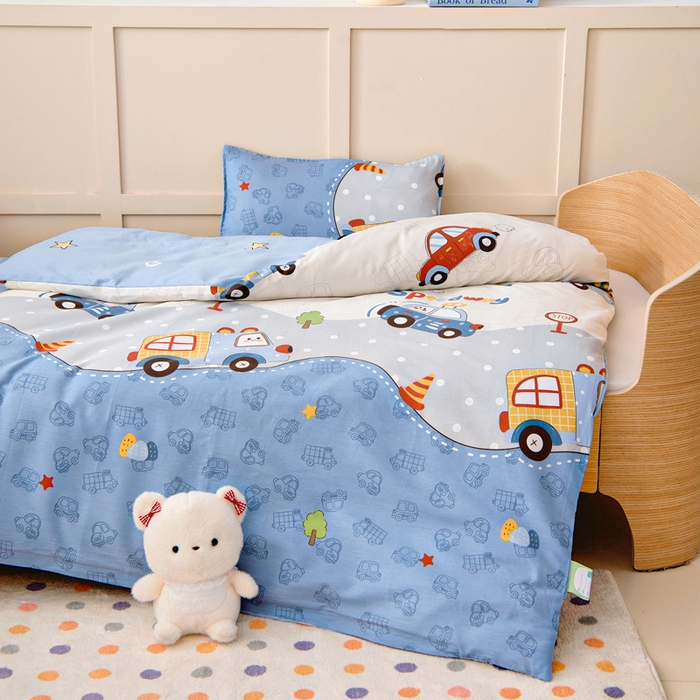 91家纺网 家纺一手货源 找家纺 鱼宝2026新款全棉幼儿园套件--萌趣系列 阳光车队