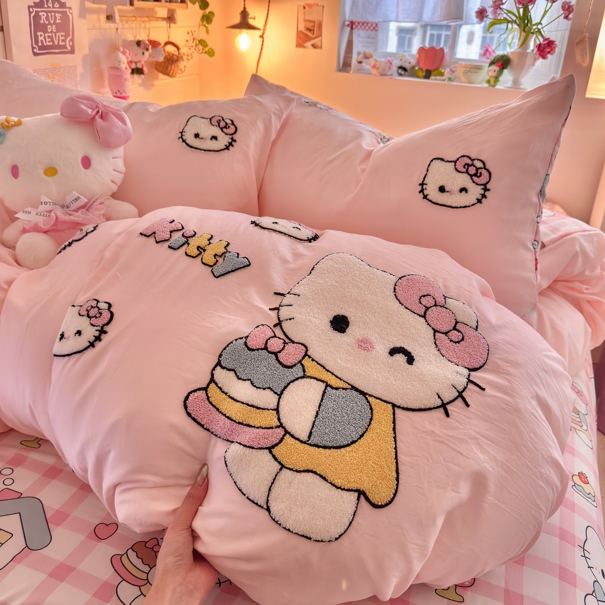 91家纺网 家纺一手货源 找家纺 优卡迪家纺馆 2026新款水洗棉印加绣四件套 甜梦小喵-玉粉