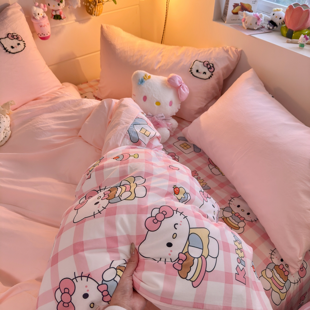 91家纺网 家纺一手货源 找家纺 优卡迪家纺馆 2026新款水洗棉印加绣四件套 甜梦小喵-玉粉