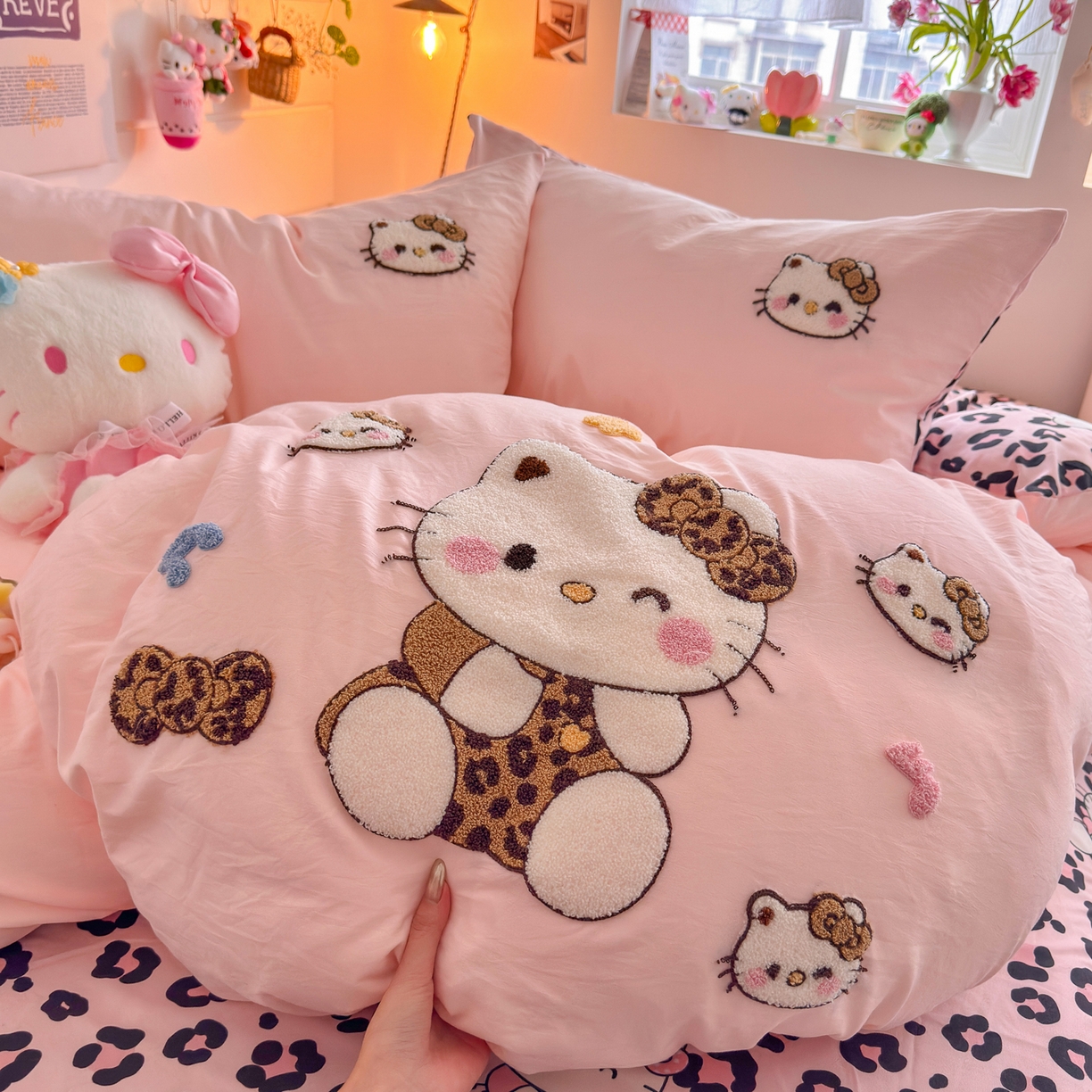 91家纺网 家纺一手货源 找家纺 优卡迪家纺馆 2026新款水洗棉印加绣四件套 豹纹KT-玉粉