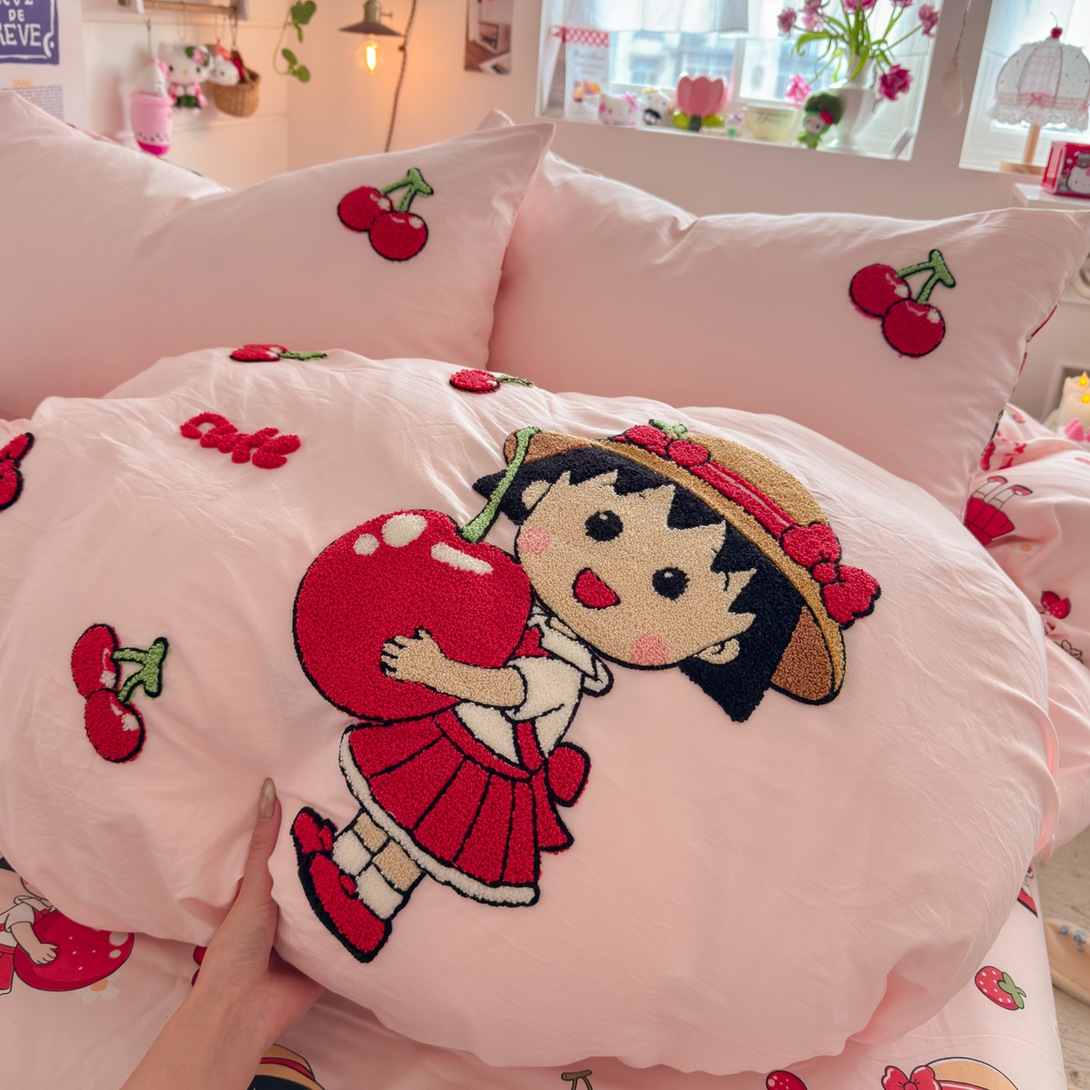 91家纺网 家纺一手货源 找家纺 优卡迪家纺馆 2026新款水洗棉印加绣四件套 草莓女孩-玉粉