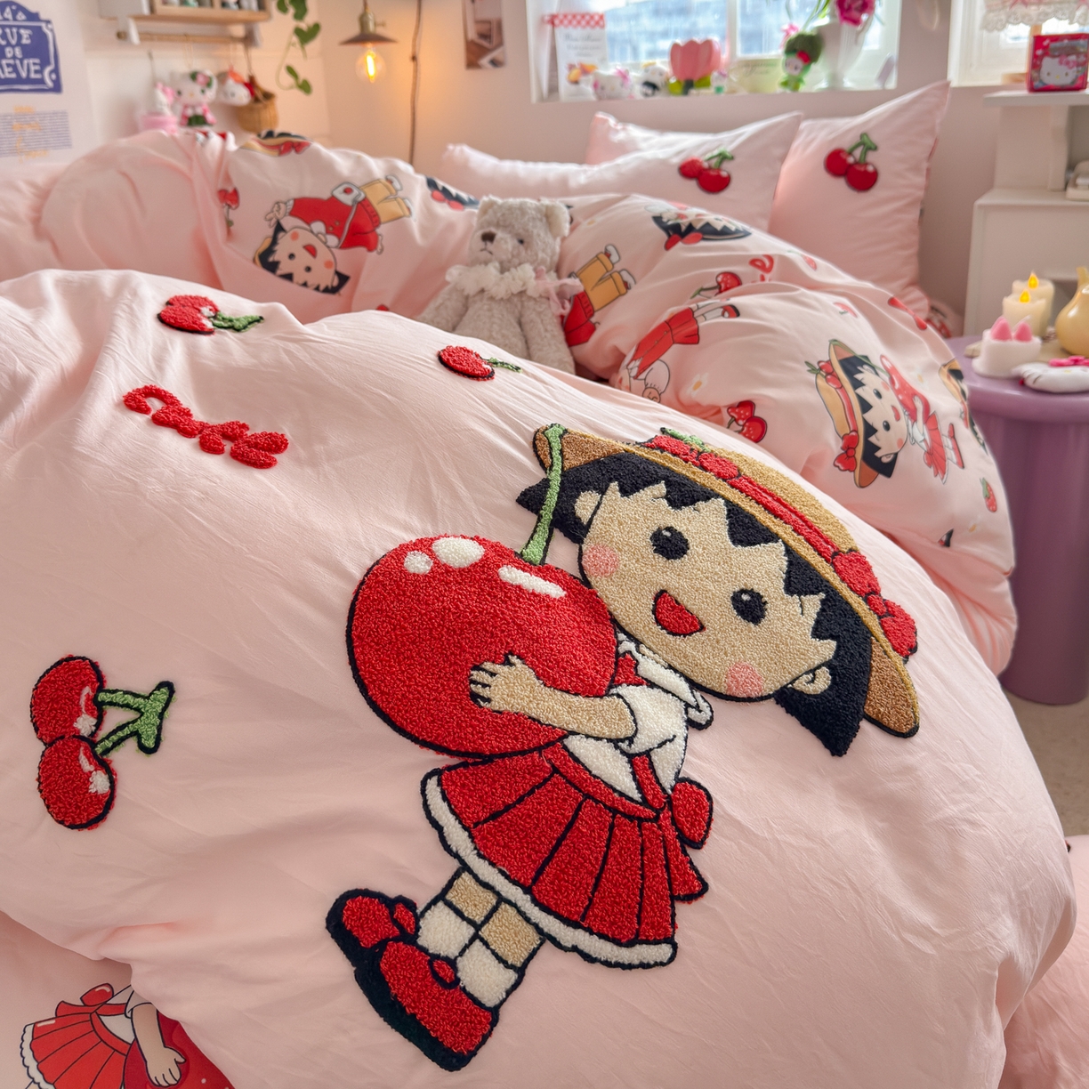 91家纺网 家纺一手货源 找家纺 优卡迪家纺馆 2026新款水洗棉印加绣四件套 草莓女孩-玉粉