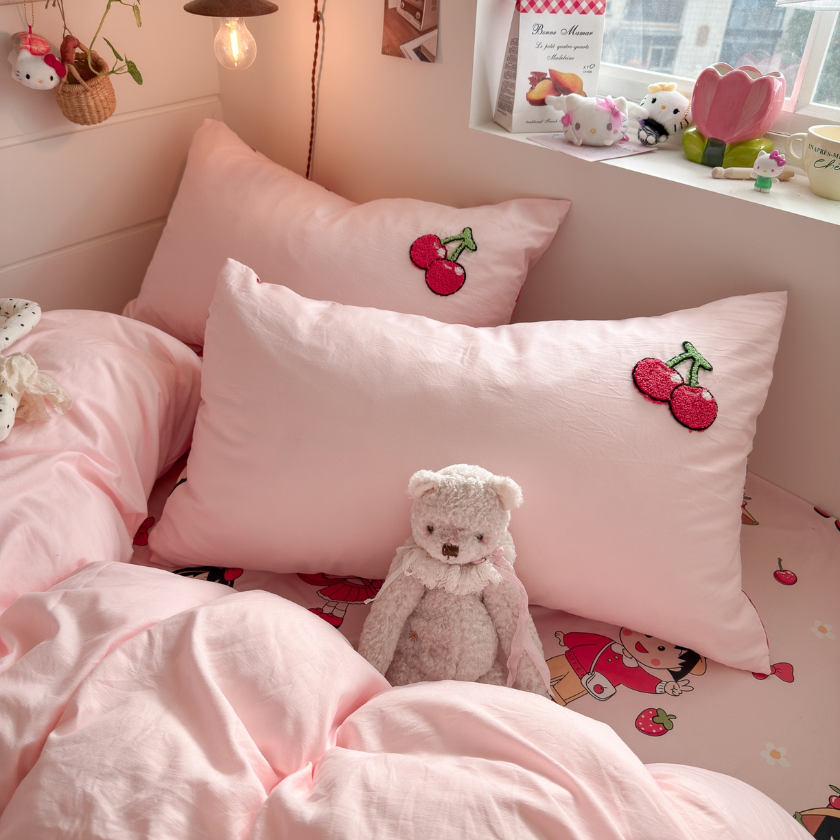 91家纺网 家纺一手货源 找家纺 优卡迪家纺馆 2026新款水洗棉印加绣四件套 草莓女孩-玉粉