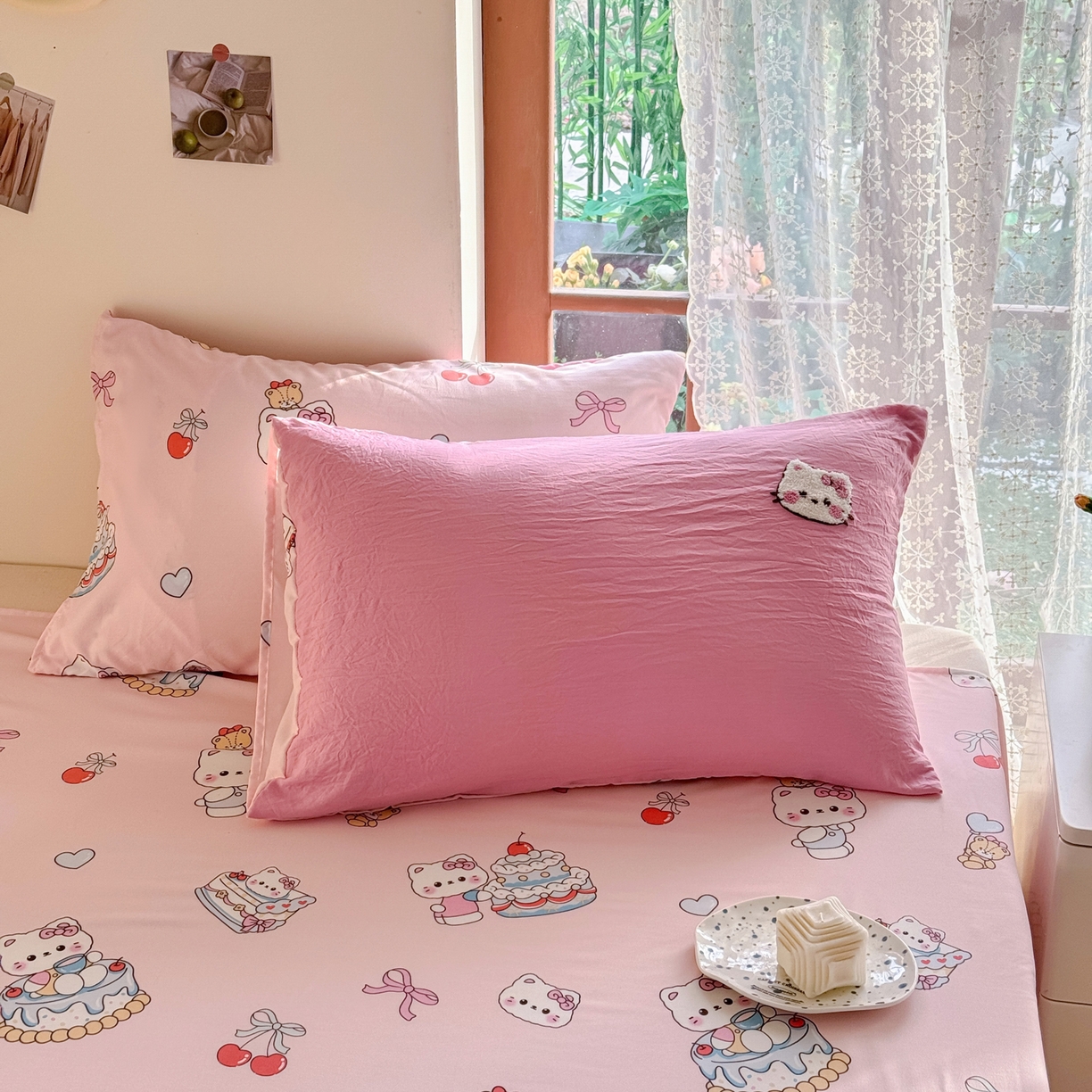 91家纺网 家纺一手货源 找家纺 优卡迪家纺馆 2026新款水洗棉印加绣四件套 蛋糕KT-浅粉